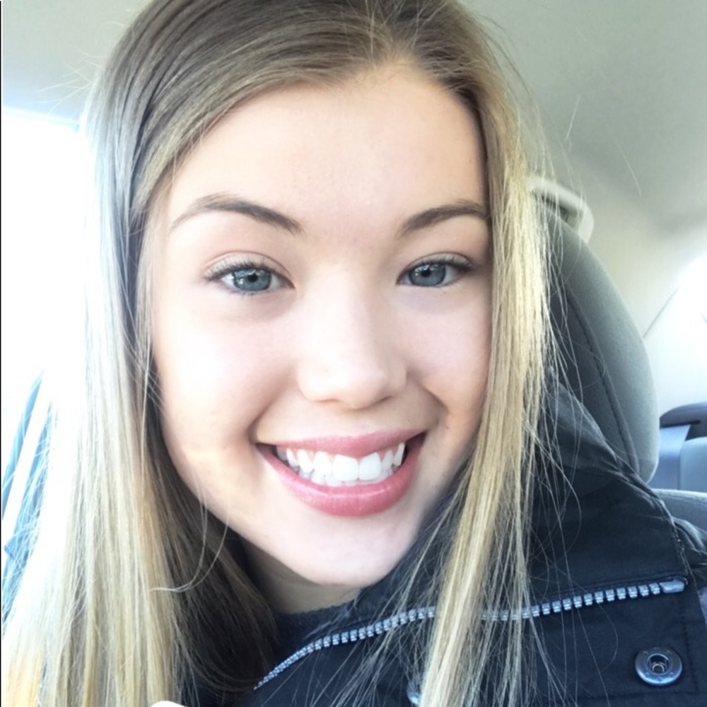 Meet your Posher, Lauren